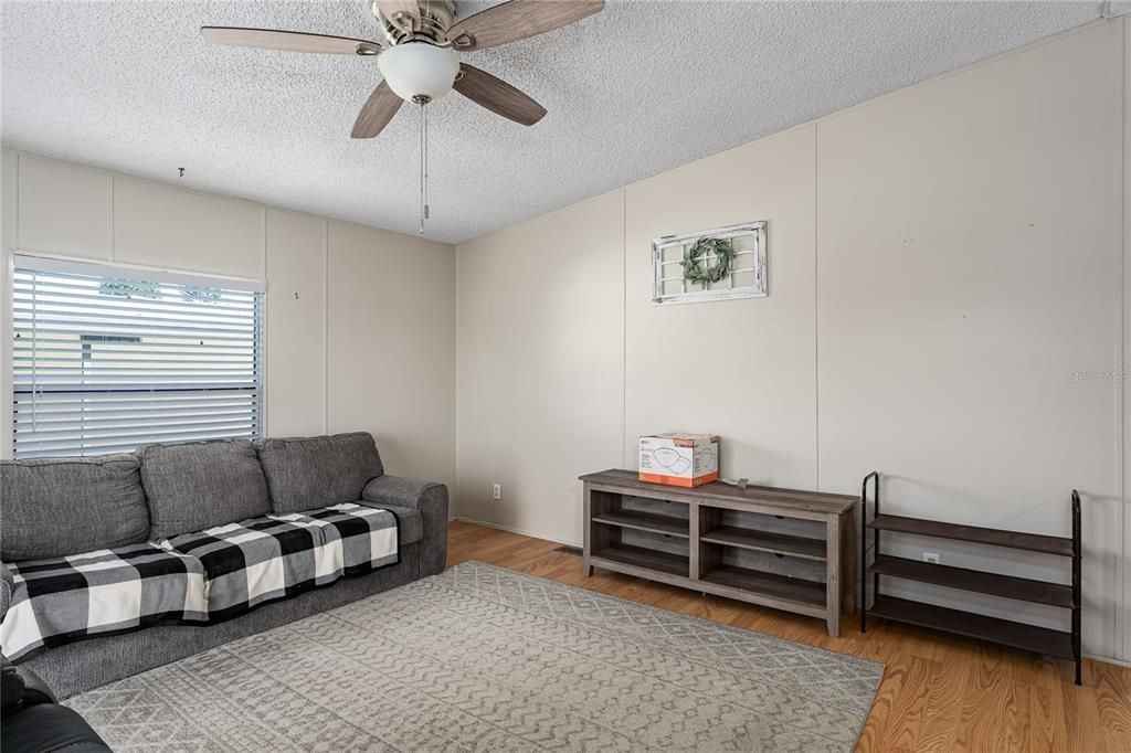 For Sale: $104,000 (2 beds, 2 baths, 832 Square Feet)