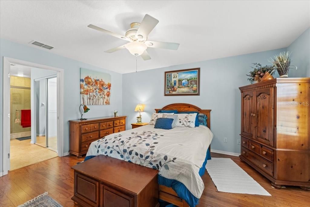 For Sale: $380,000 (2 beds, 2 baths, 1250 Square Feet)