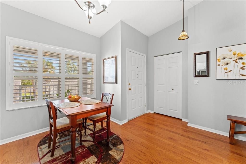 For Sale: $380,000 (2 beds, 2 baths, 1250 Square Feet)