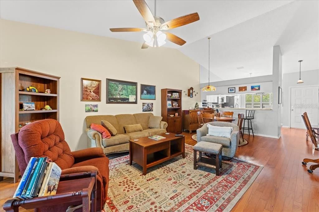 For Sale: $380,000 (2 beds, 2 baths, 1250 Square Feet)