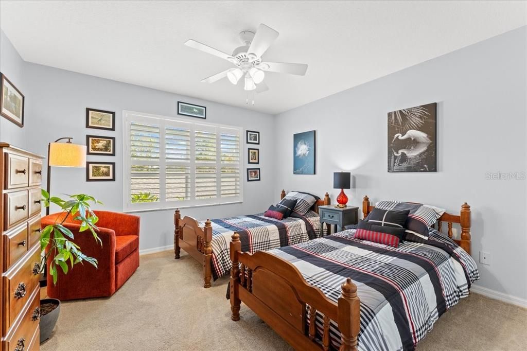 For Sale: $380,000 (2 beds, 2 baths, 1250 Square Feet)