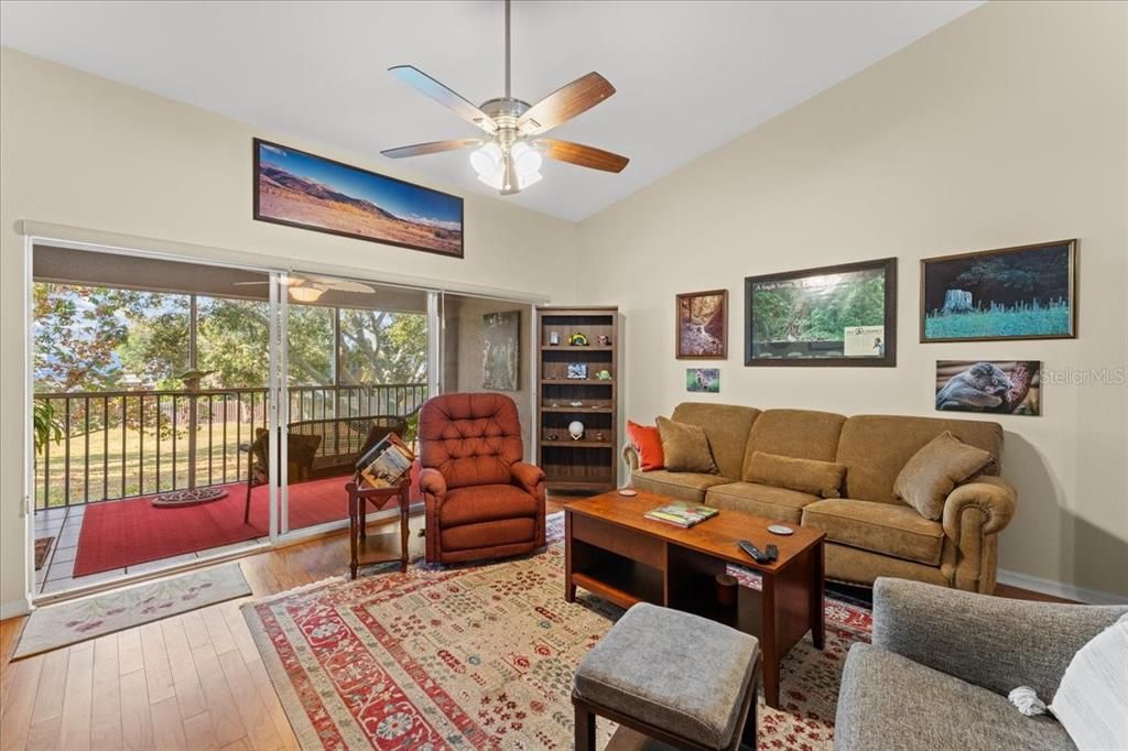 For Sale: $380,000 (2 beds, 2 baths, 1250 Square Feet)