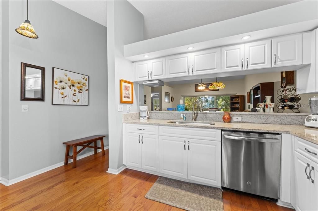 For Sale: $380,000 (2 beds, 2 baths, 1250 Square Feet)