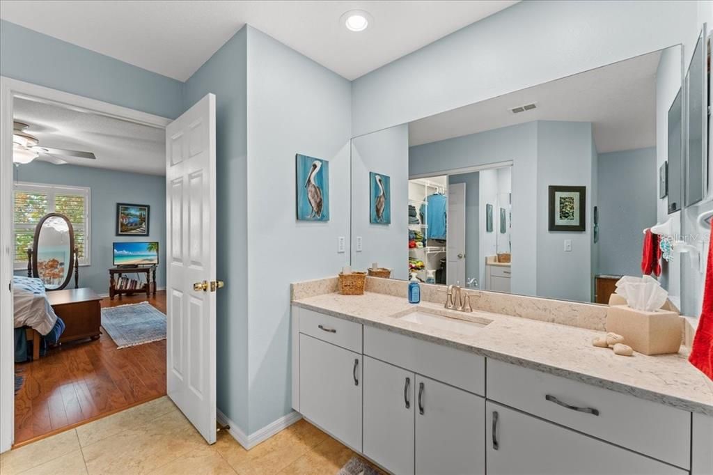 For Sale: $380,000 (2 beds, 2 baths, 1250 Square Feet)