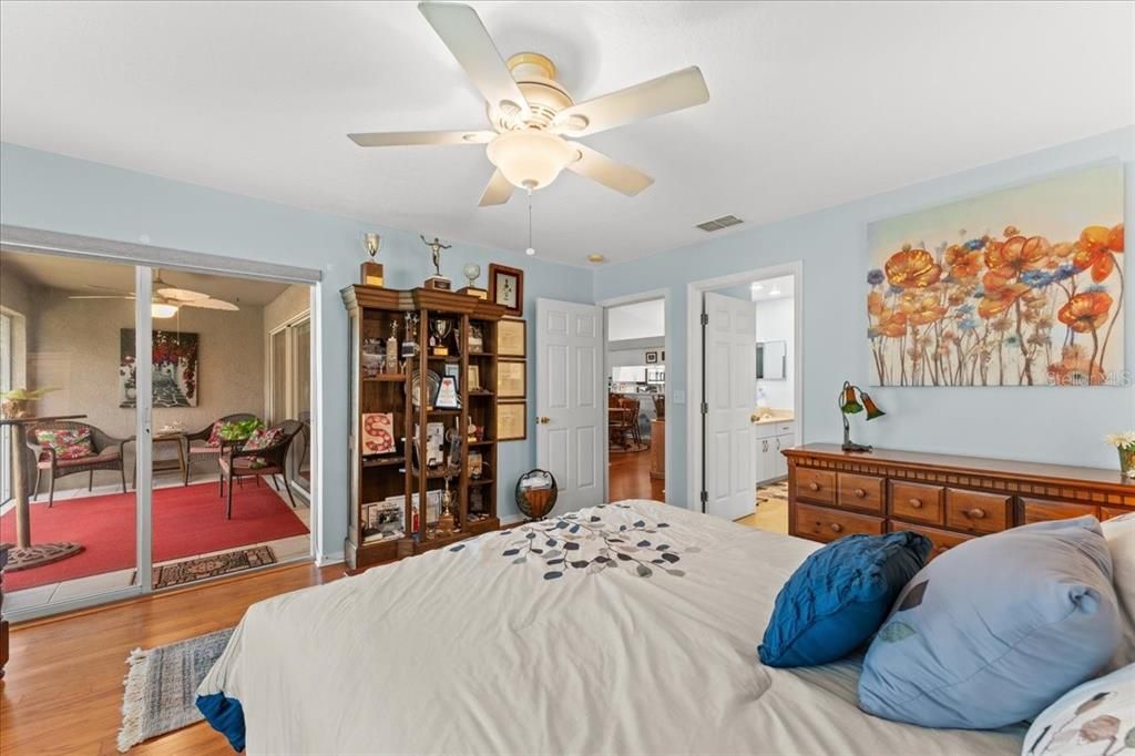 For Sale: $380,000 (2 beds, 2 baths, 1250 Square Feet)