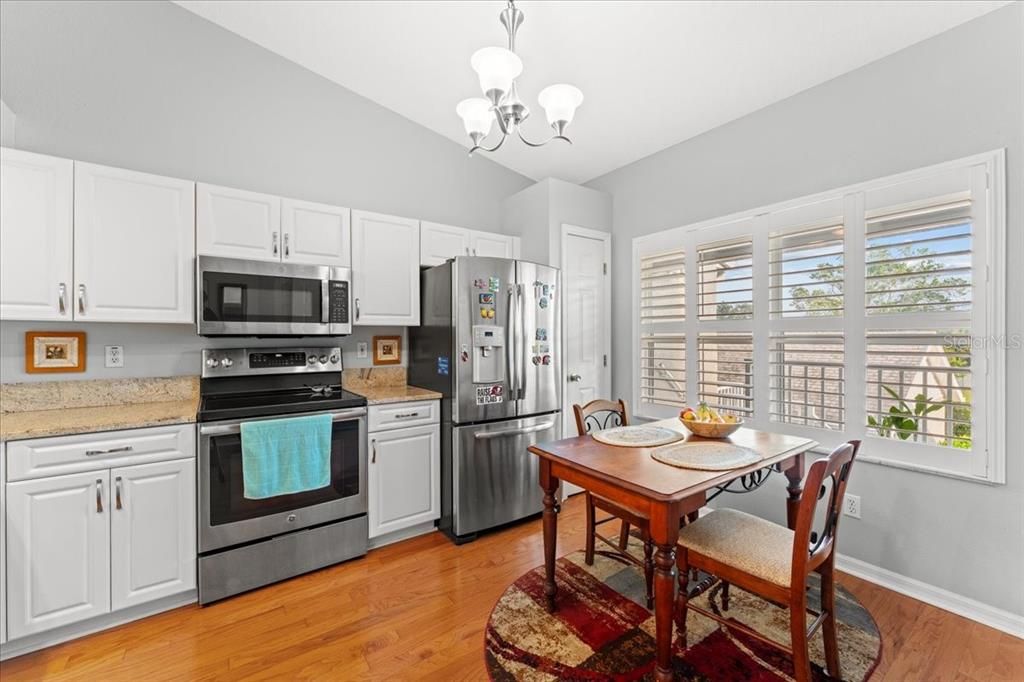 For Sale: $380,000 (2 beds, 2 baths, 1250 Square Feet)