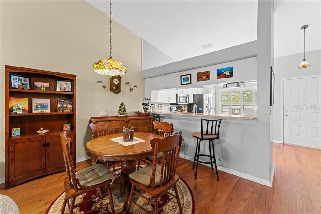 For Sale: $380,000 (2 beds, 2 baths, 1250 Square Feet)