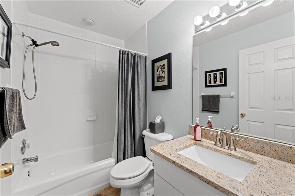 For Sale: $380,000 (2 beds, 2 baths, 1250 Square Feet)