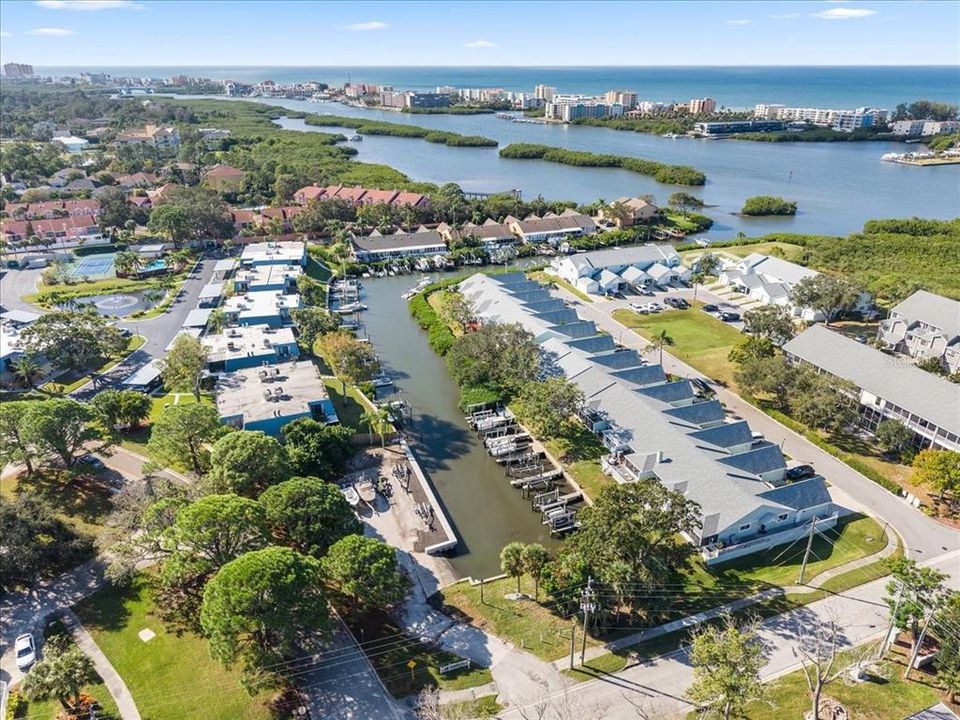 For Sale: $380,000 (2 beds, 2 baths, 1250 Square Feet)