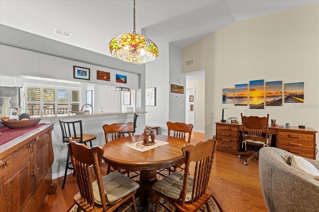 For Sale: $380,000 (2 beds, 2 baths, 1250 Square Feet)