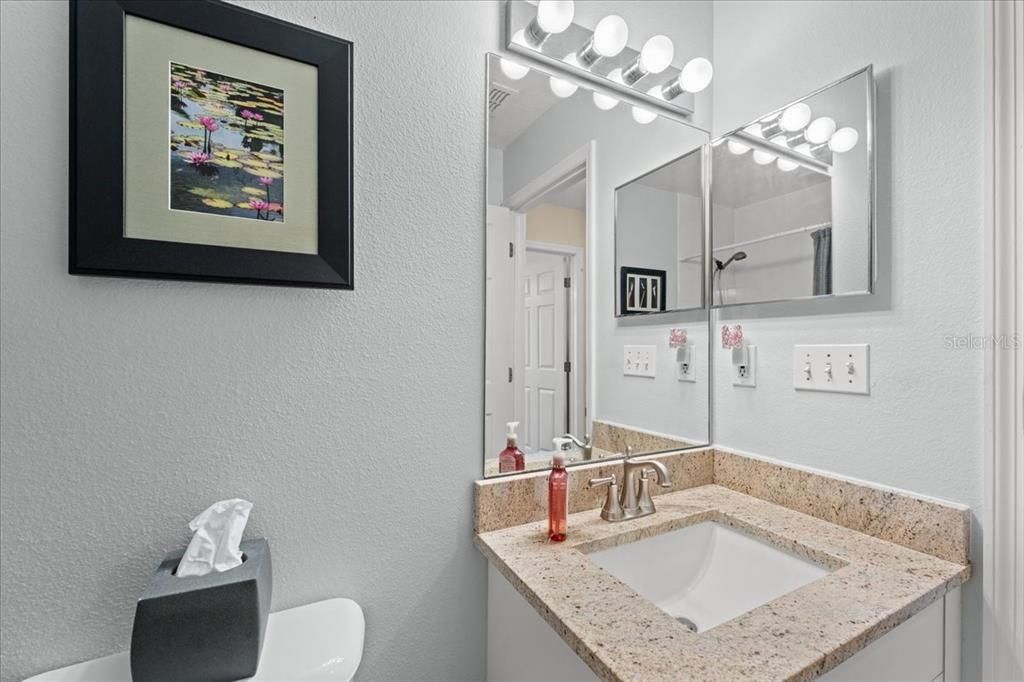 For Sale: $380,000 (2 beds, 2 baths, 1250 Square Feet)