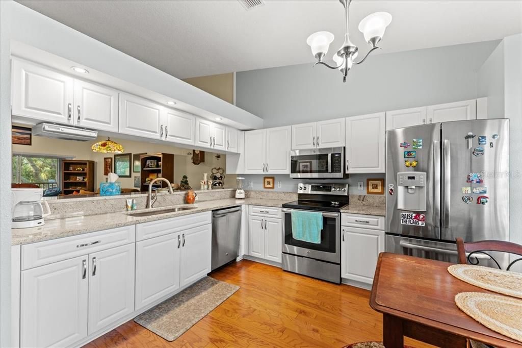 For Sale: $380,000 (2 beds, 2 baths, 1250 Square Feet)