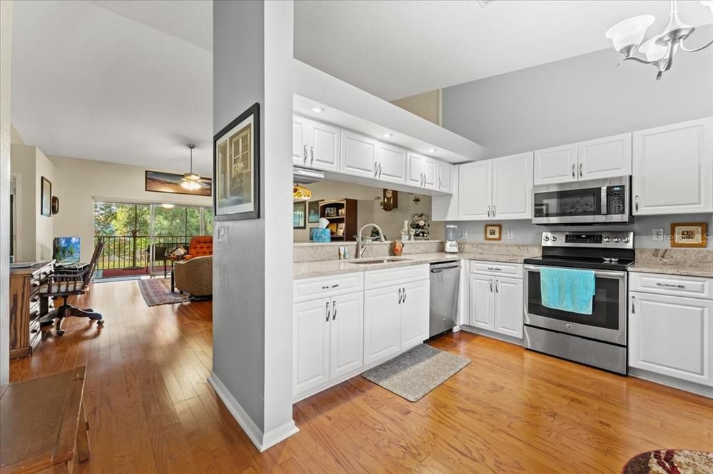 For Sale: $380,000 (2 beds, 2 baths, 1250 Square Feet)