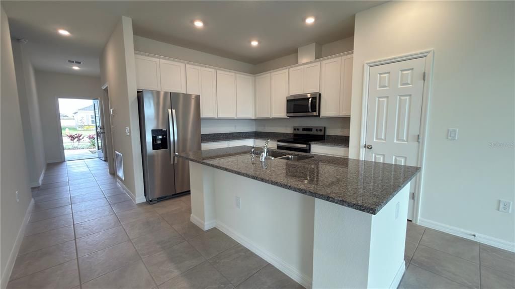 На продажу: $336,990 (3 спален, 2 ванн, 1663 Квадратных фут)