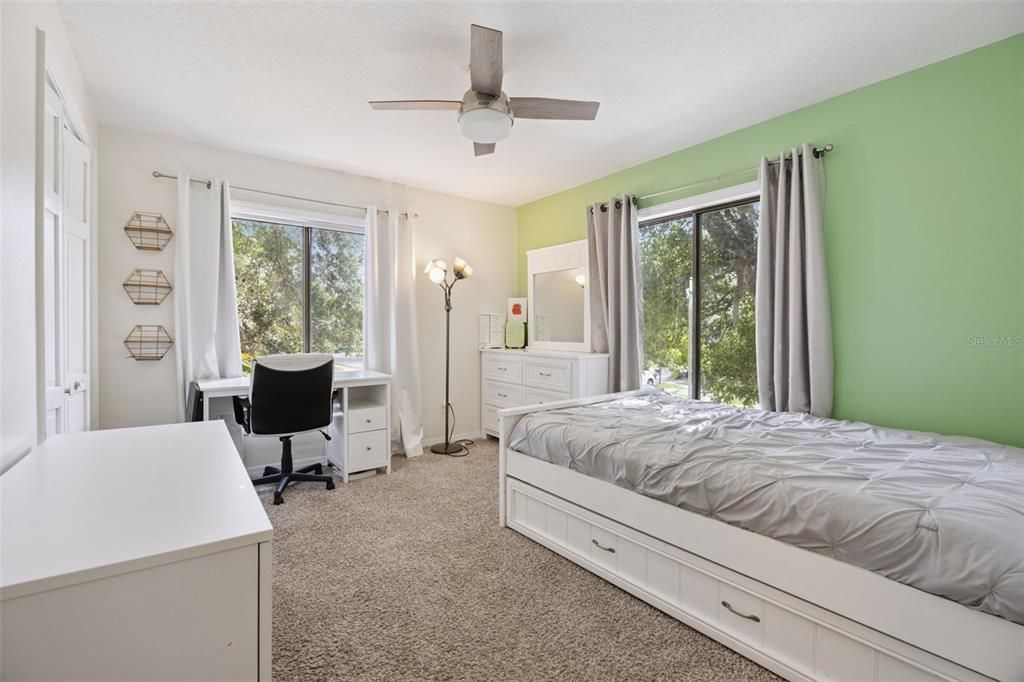 En Venta: $699,999 (5 camas, 3 baños, 2823 Pies cuadrados)