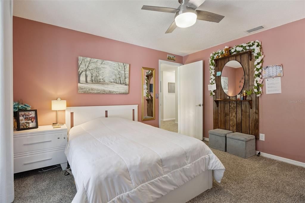 En Venta: $699,999 (5 camas, 3 baños, 2823 Pies cuadrados)