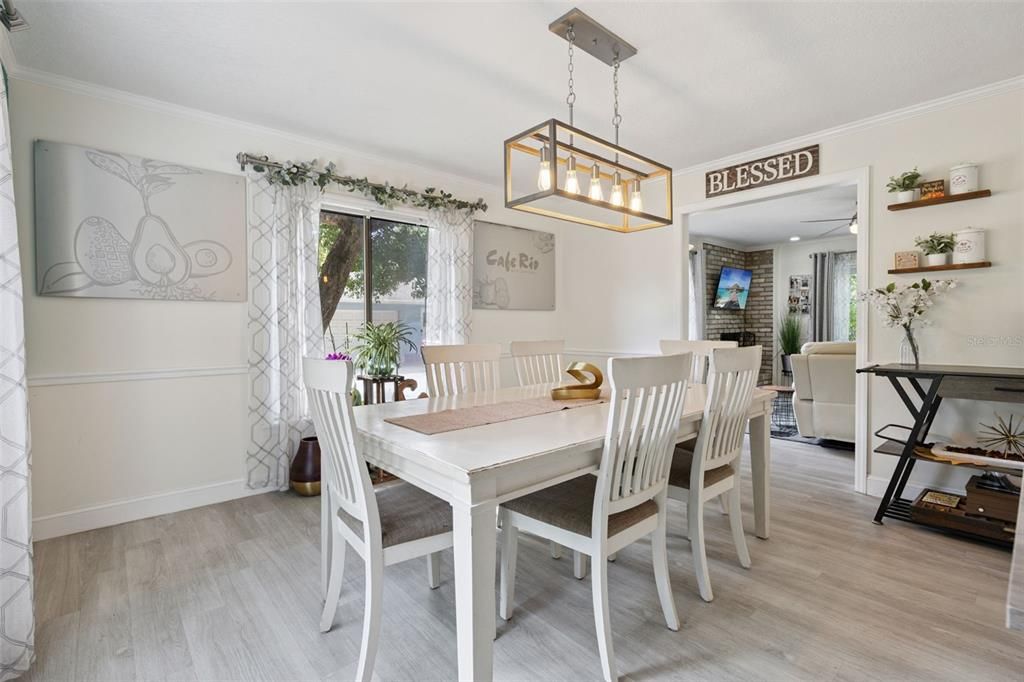 En Venta: $699,999 (5 camas, 3 baños, 2823 Pies cuadrados)