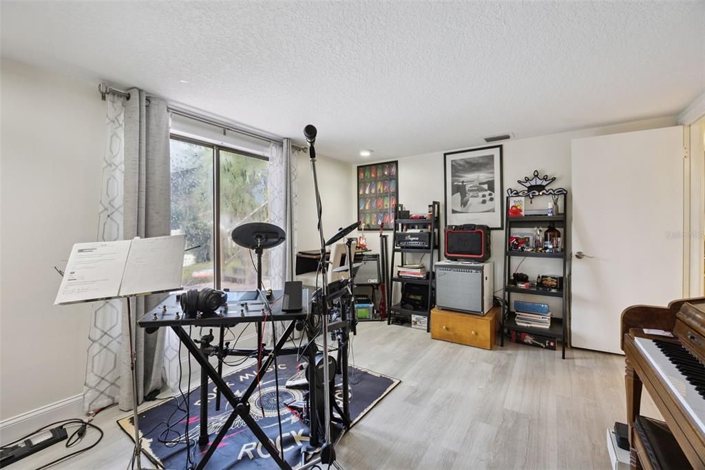 En Venta: $699,999 (5 camas, 3 baños, 2823 Pies cuadrados)