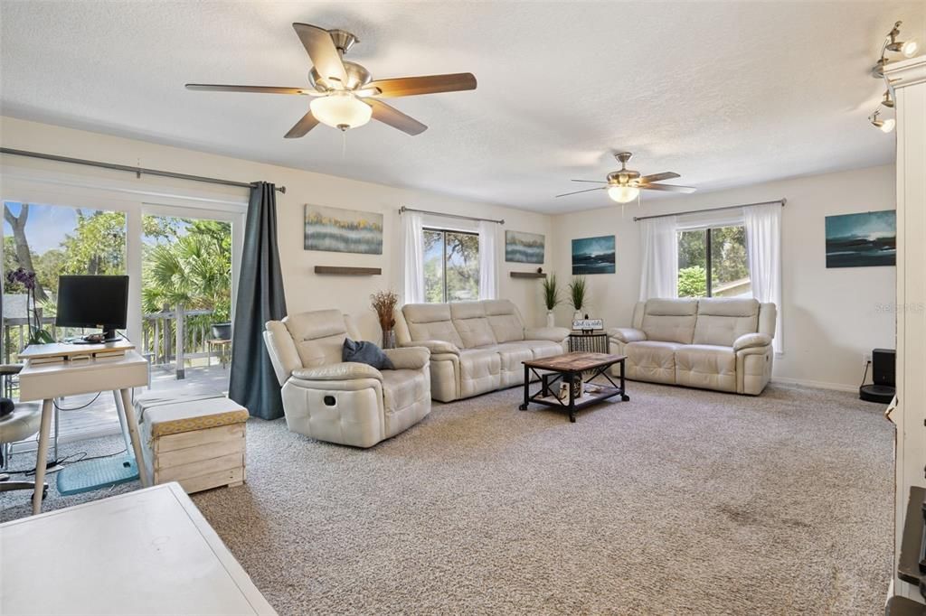 En Venta: $699,999 (5 camas, 3 baños, 2823 Pies cuadrados)