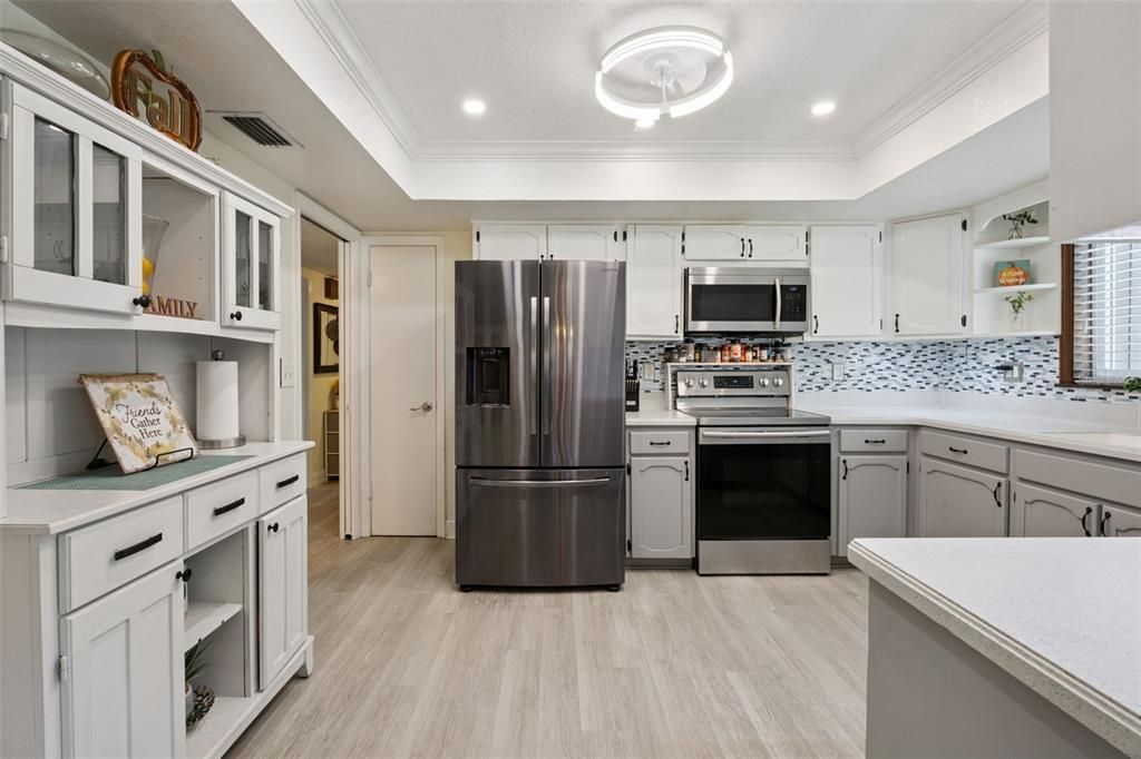 En Venta: $699,999 (5 camas, 3 baños, 2823 Pies cuadrados)