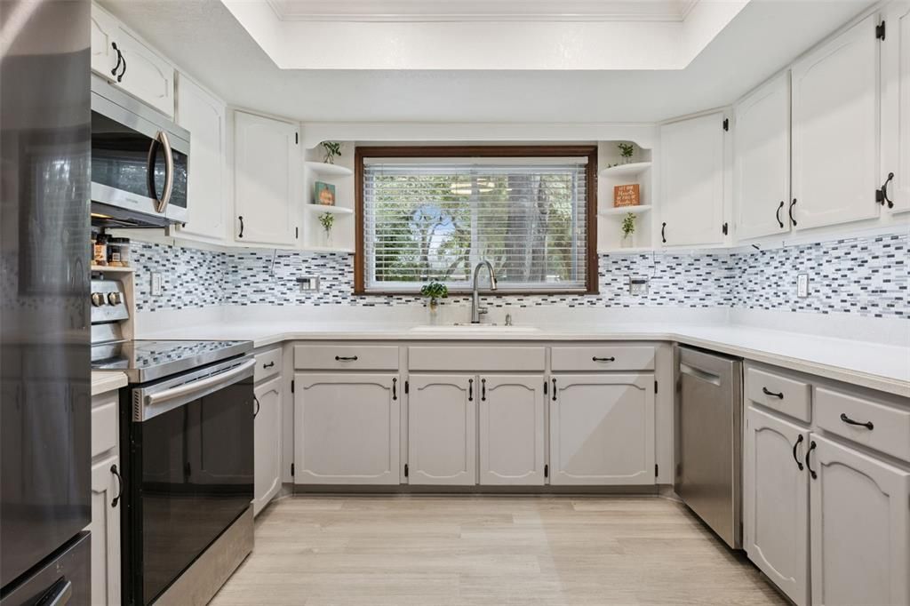 En Venta: $699,999 (5 camas, 3 baños, 2823 Pies cuadrados)