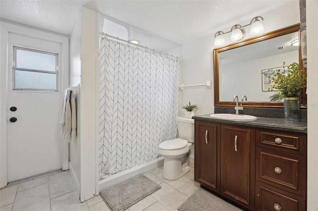 En Venta: $699,999 (5 camas, 3 baños, 2823 Pies cuadrados)