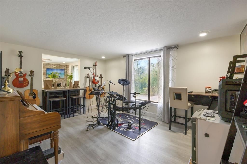 En Venta: $699,999 (5 camas, 3 baños, 2823 Pies cuadrados)