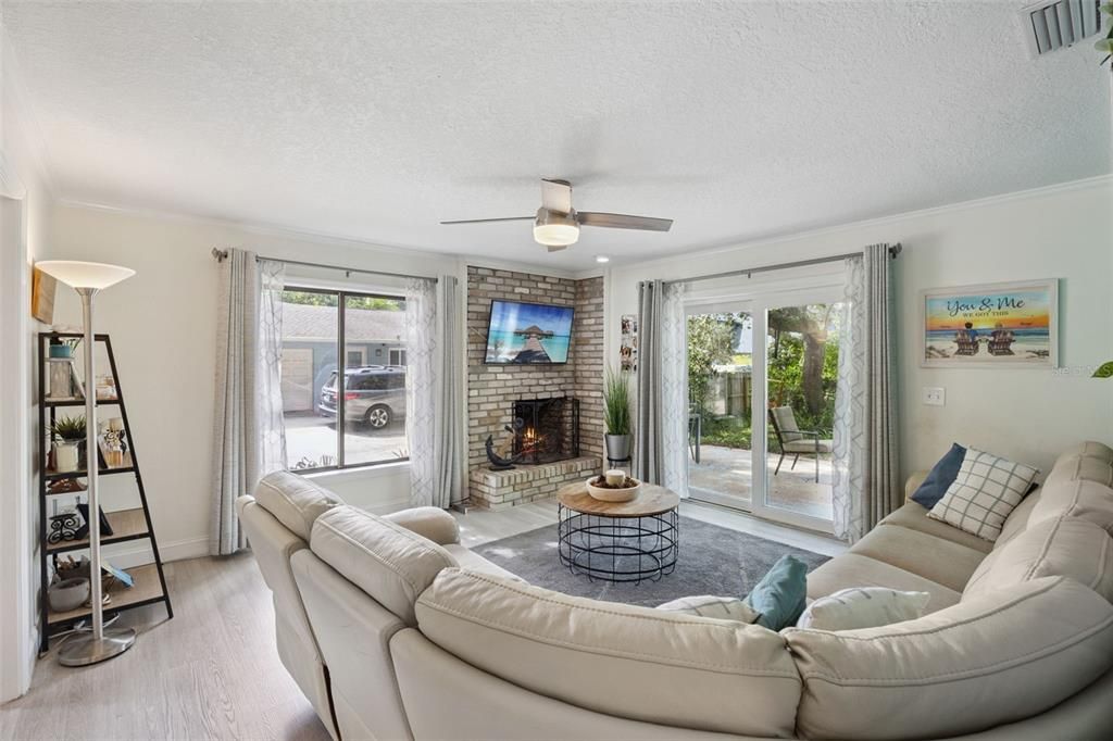 En Venta: $699,999 (5 camas, 3 baños, 2823 Pies cuadrados)