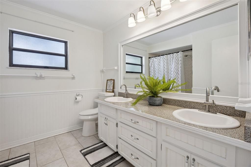 En Venta: $699,999 (5 camas, 3 baños, 2823 Pies cuadrados)