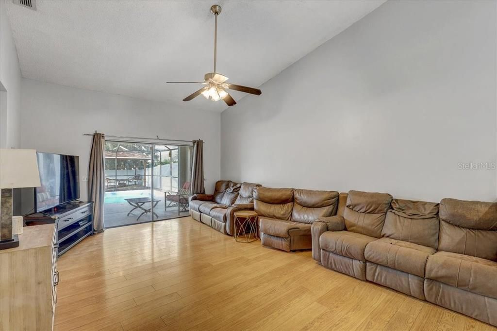 For Sale: $360,000 (3 beds, 2 baths, 1464 Square Feet)