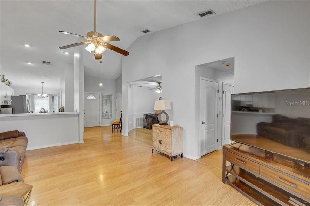 For Sale: $360,000 (3 beds, 2 baths, 1464 Square Feet)