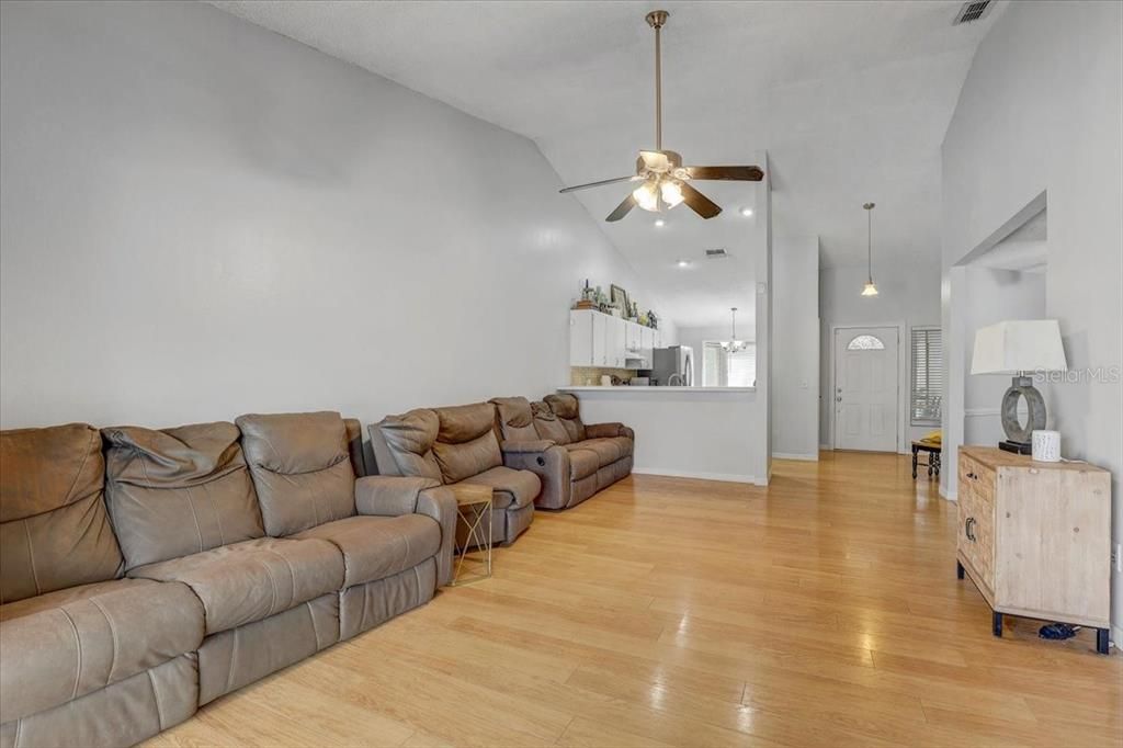 For Sale: $360,000 (3 beds, 2 baths, 1464 Square Feet)