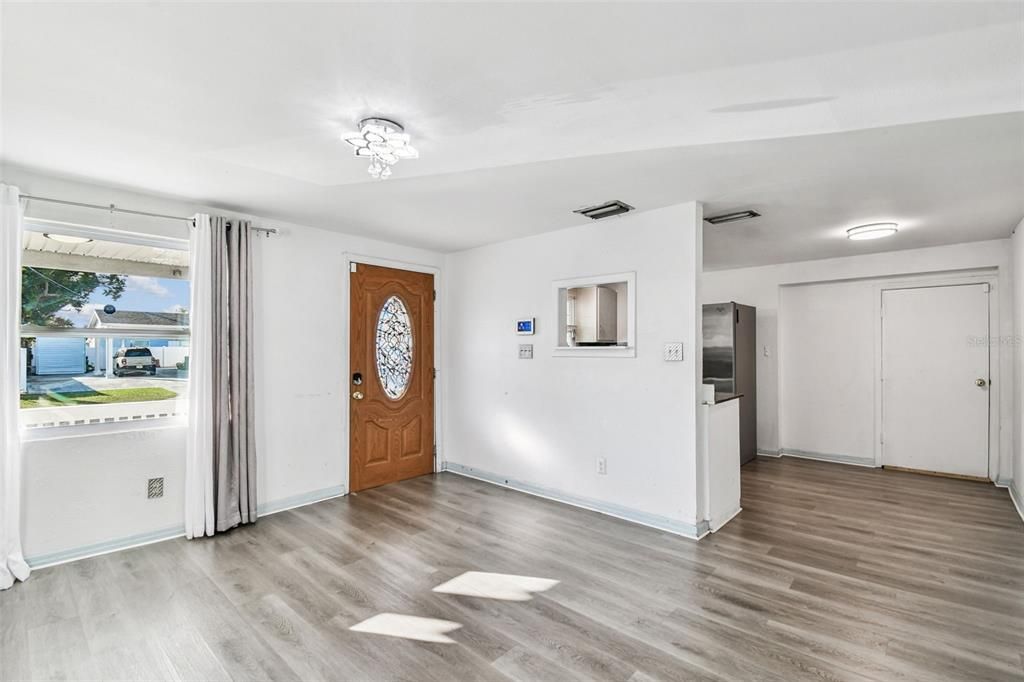 Active With Contract: $399,900 (4 beds, 3 baths, 1711 Square Feet)