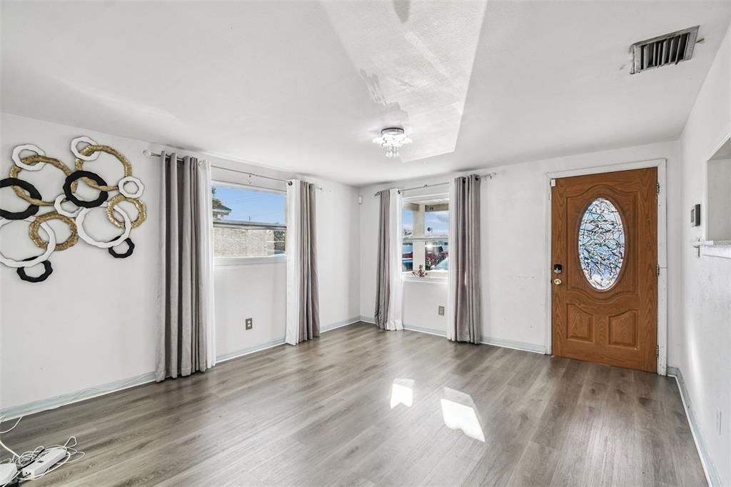 Active With Contract: $399,900 (4 beds, 3 baths, 1711 Square Feet)