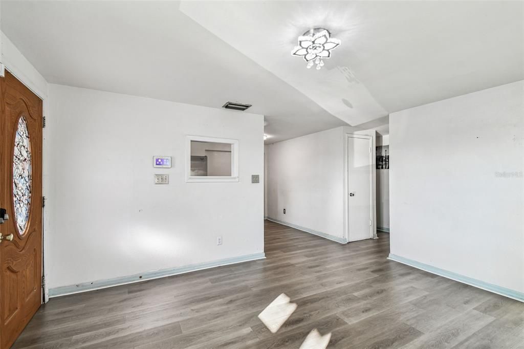 Active With Contract: $399,900 (4 beds, 3 baths, 1711 Square Feet)