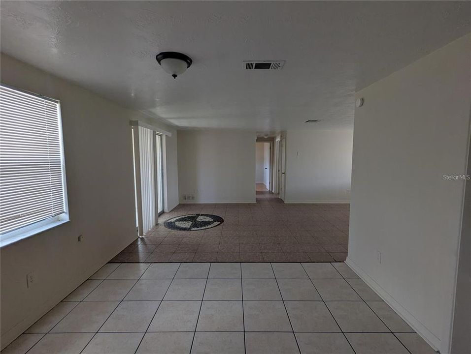 出租: $1,450 (2 贝兹, 1 浴室, 948 平方英尺)