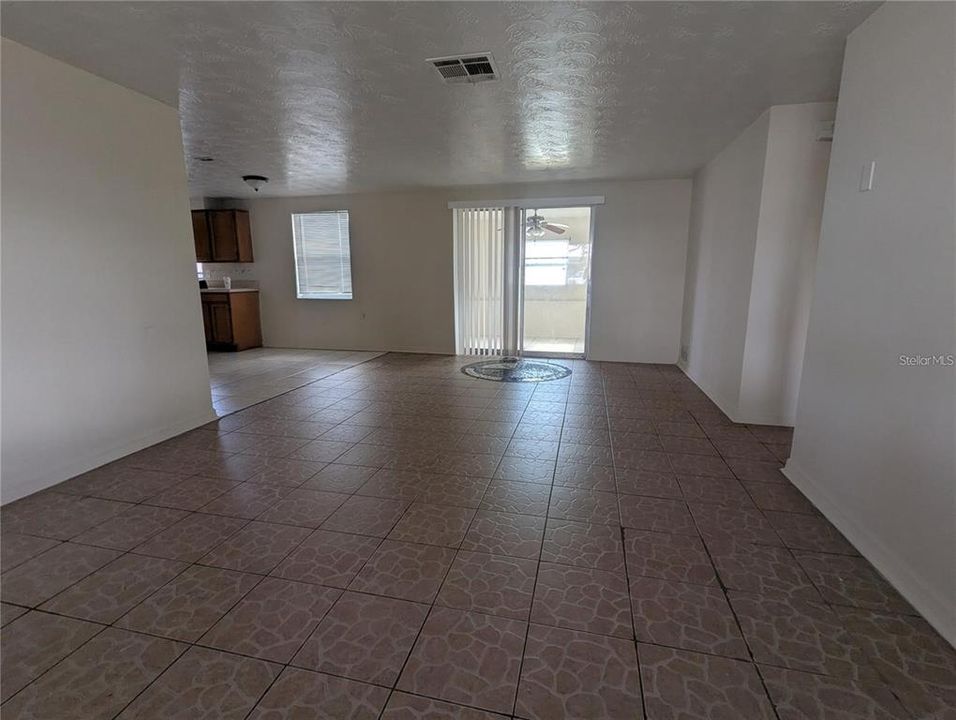 出租: $1,450 (2 贝兹, 1 浴室, 948 平方英尺)