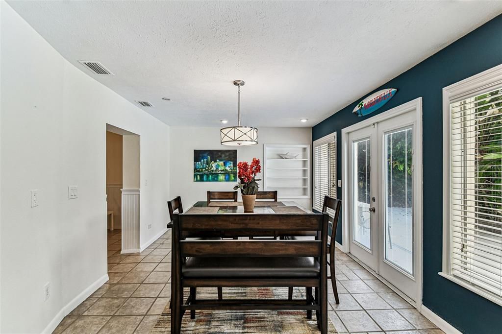 Activo con contrato: $575,000 (4 camas, 2 baños, 1953 Pies cuadrados)