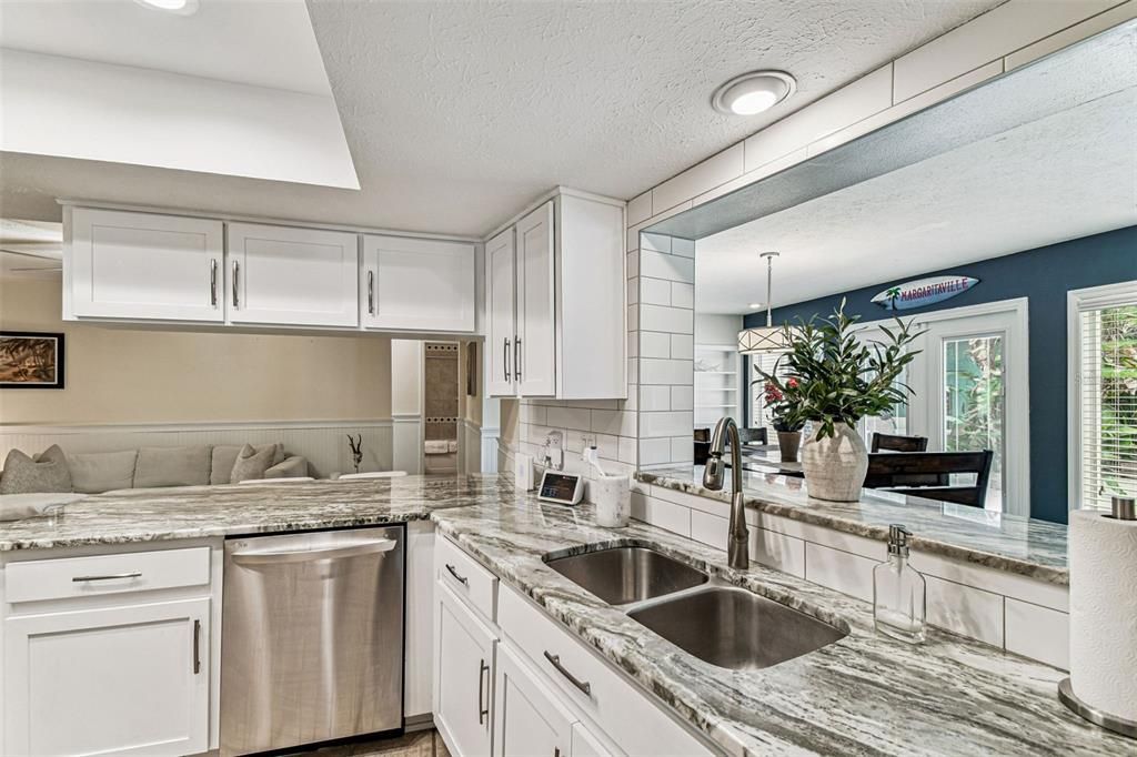 Activo con contrato: $575,000 (4 camas, 2 baños, 1953 Pies cuadrados)