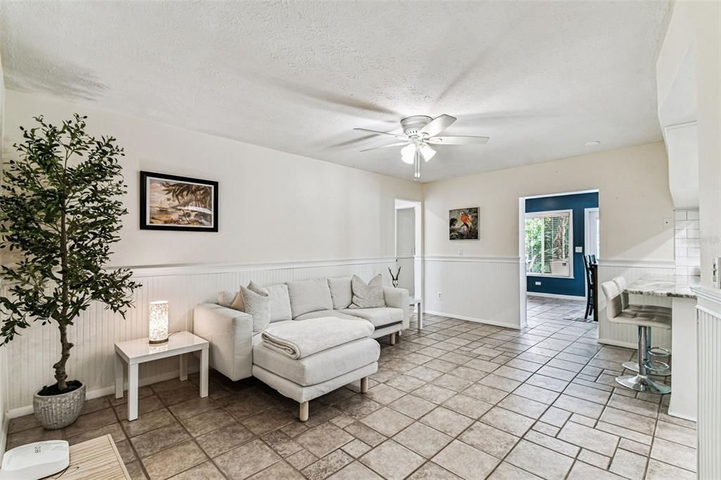 Activo con contrato: $575,000 (4 camas, 2 baños, 1953 Pies cuadrados)