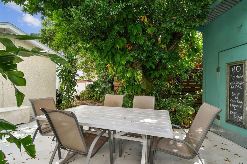 Activo con contrato: $575,000 (4 camas, 2 baños, 1953 Pies cuadrados)