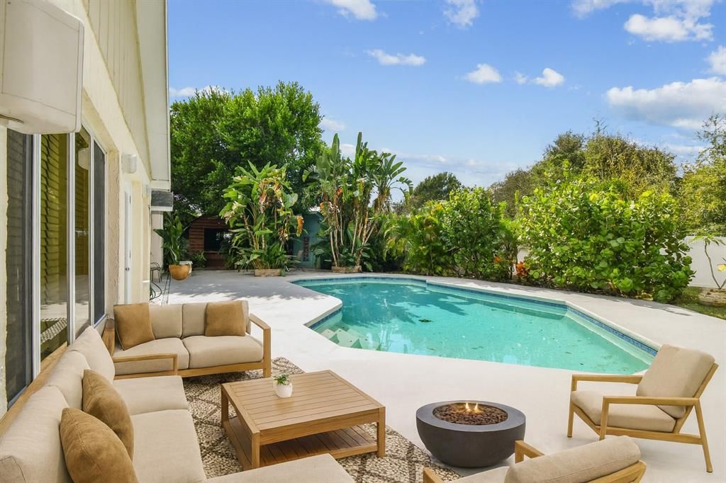 Activo con contrato: $575,000 (4 camas, 2 baños, 1953 Pies cuadrados)