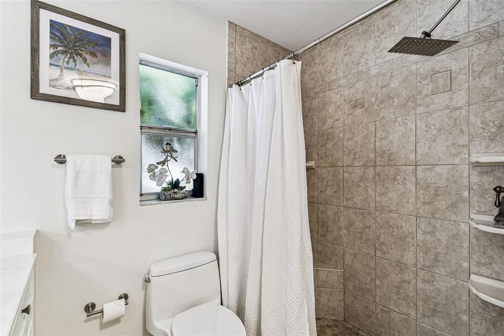 Activo con contrato: $575,000 (4 camas, 2 baños, 1953 Pies cuadrados)