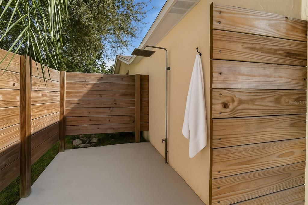 Activo con contrato: $575,000 (4 camas, 2 baños, 1953 Pies cuadrados)