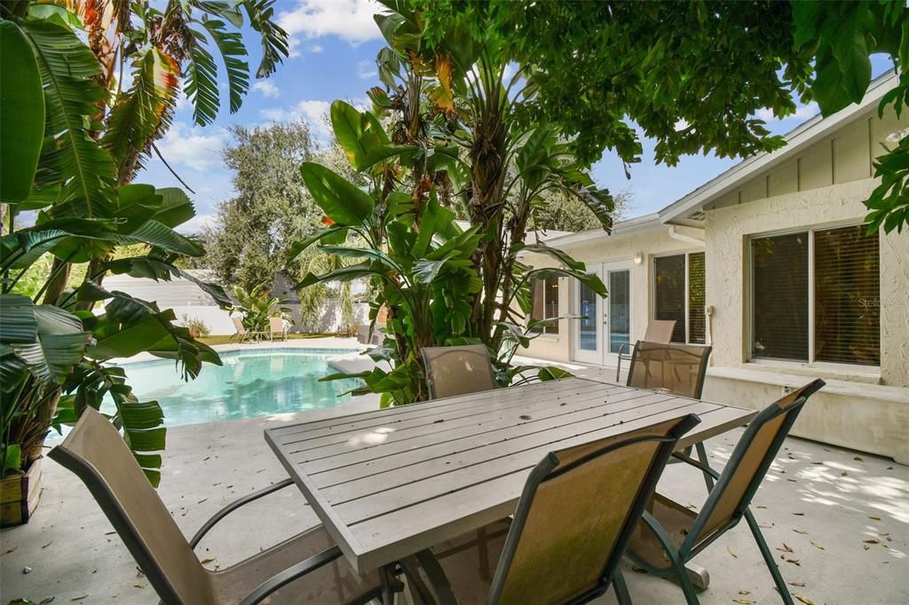 Activo con contrato: $575,000 (4 camas, 2 baños, 1953 Pies cuadrados)