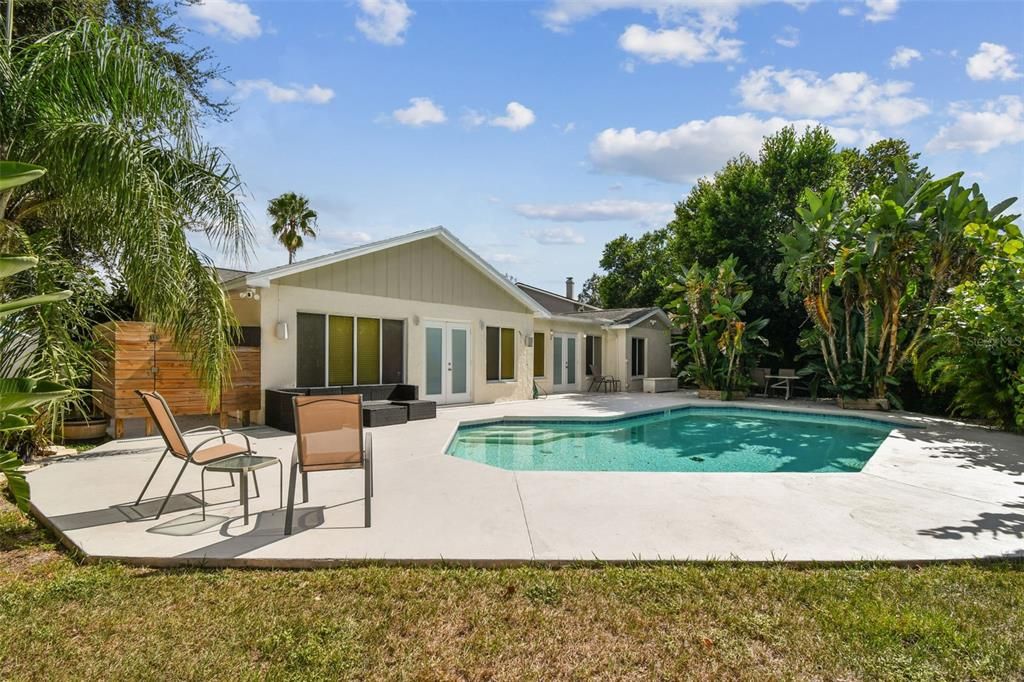 Activo con contrato: $575,000 (4 camas, 2 baños, 1953 Pies cuadrados)