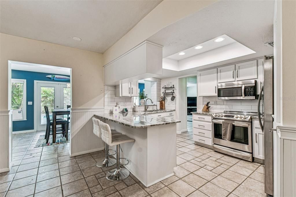 Activo con contrato: $575,000 (4 camas, 2 baños, 1953 Pies cuadrados)