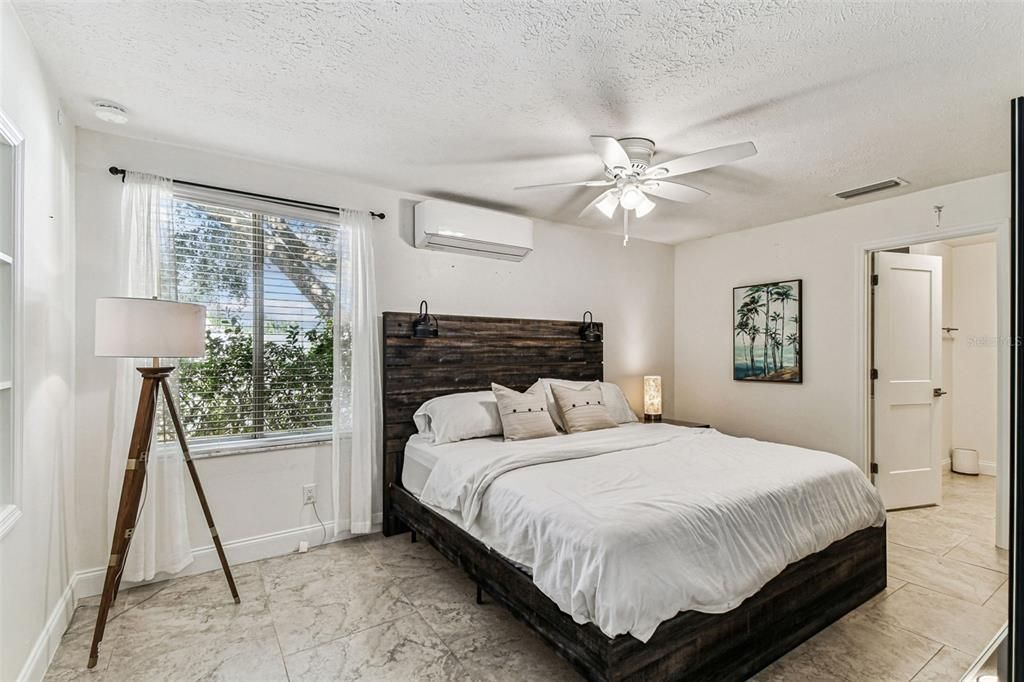 Activo con contrato: $575,000 (4 camas, 2 baños, 1953 Pies cuadrados)