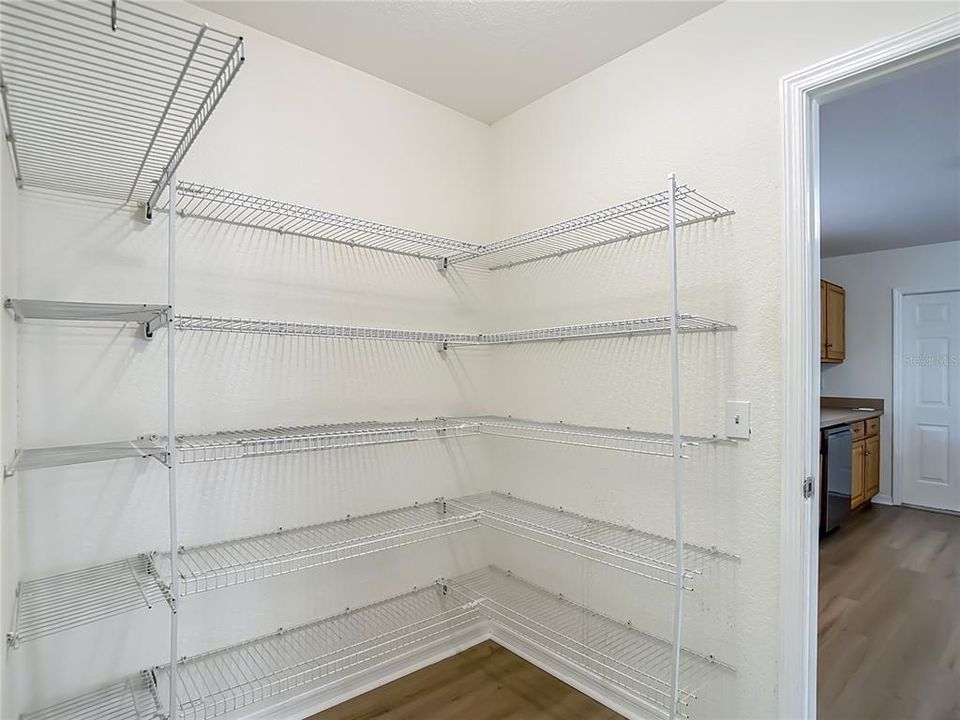 待售: $335,000 (4 贝兹, 3 浴室, 3049 平方英尺)