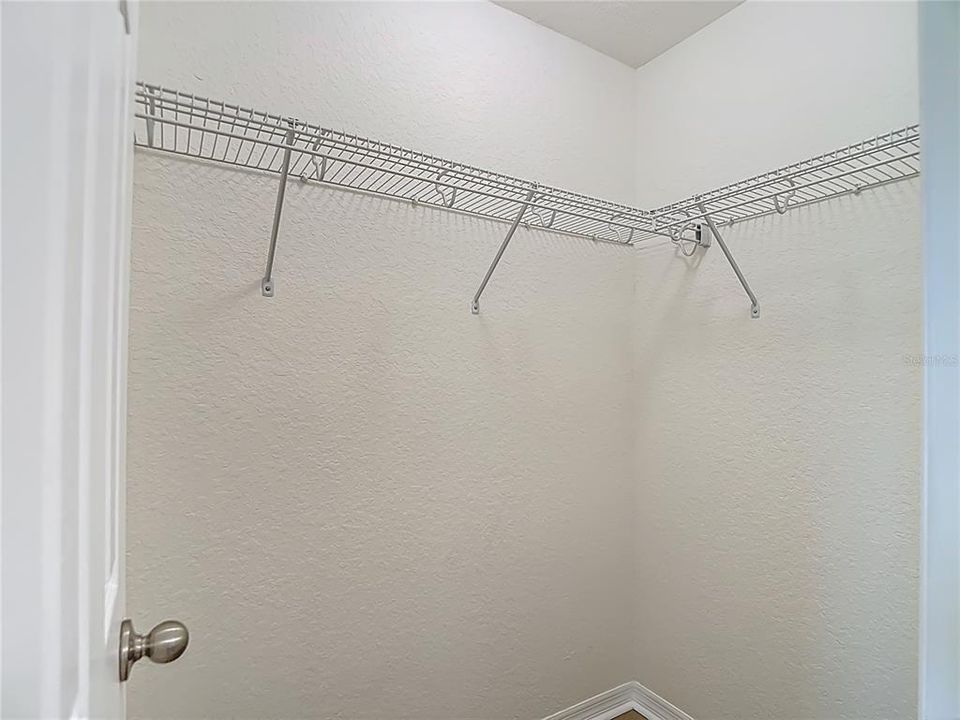 待售: $335,000 (4 贝兹, 3 浴室, 3049 平方英尺)